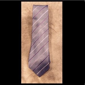 Van Heusen men’s silk tie.